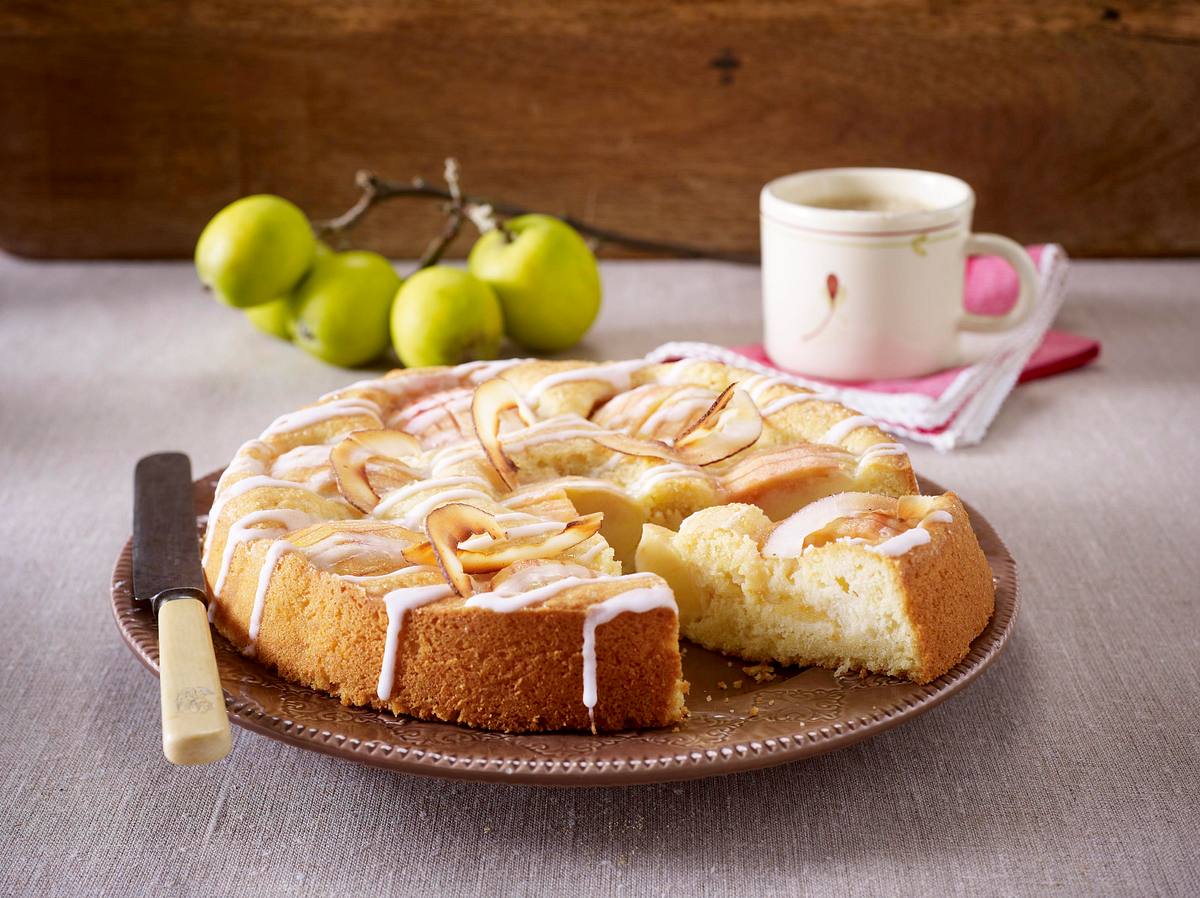 Versunkener Apfel-Kokos-Kuchen Rezept | LECKER