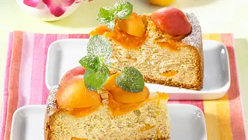 Versunkener Aprikosenkuchen Rezept - Foto: LECKER @ Bauer Media Group Versunkener Aprikosenkuchen Rezept - Foto: LECKER @ Bauer Media Group