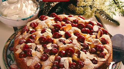 Versunkener Kirschkuchen Rezept - Foto: Neckermann
