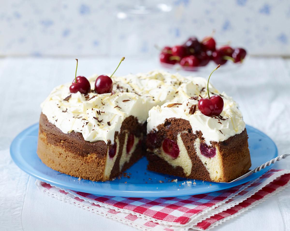 Versunkener Kirschkuchen mit Eierlikör Rezept