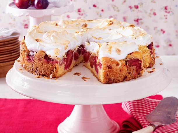 Versunkener Pflaumenkuchen mit Baiserhaube Rezept Versunkener Pflaumenkuchen mit Baiserhaube Rezept