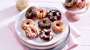 Verzierte Donuts Rezept - Foto: LECKER @ Bauer Media Group