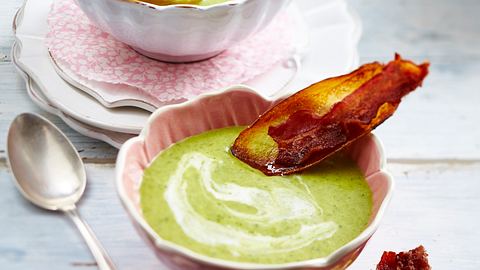 Vichyssoise mit knusprigem Speck-Kartoffelstreifen Rezept - Foto: House of Food / Bauer Food Experts KG