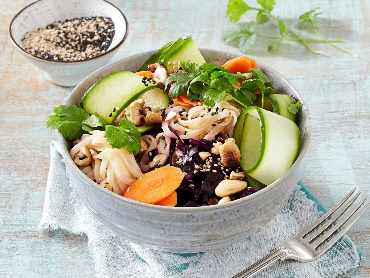 Vietnamesischer Nudelsalat mit Cashews Rezept