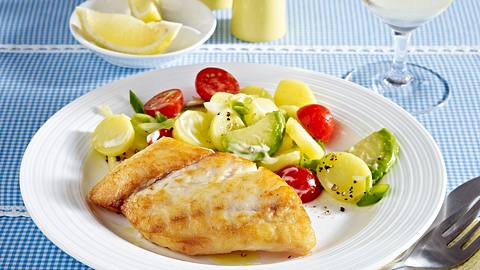 Viktoriabarsch an Avocado-Kartoffelsalat Rezept - Foto: House of Food / Bauer Food Experts KG