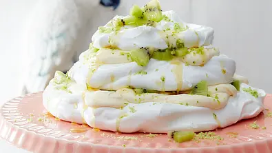 Virgin-Mojito-Pavlova mit Kiwis Rezept - Foto: LECKER @ Bauer Media Group
