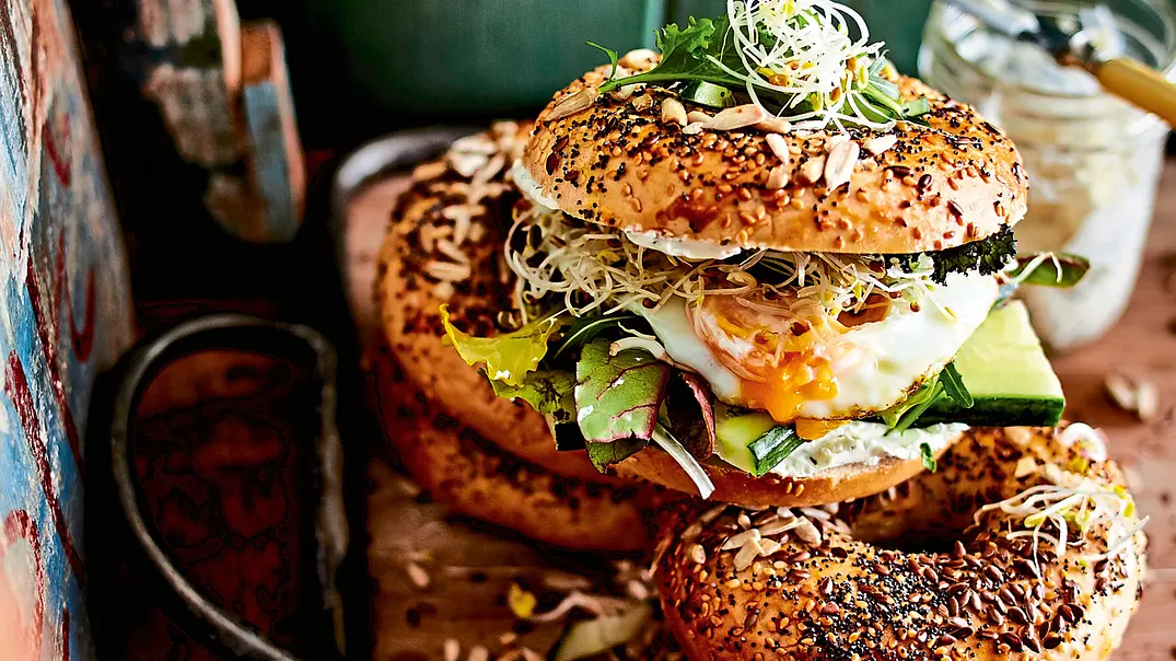 Vital-Veggie-Bagel Rezept - Foto: LECKER @ Bauer Media Group Vital-Veggie-Bagel Rezept - Foto: LECKER @ Bauer Media Group