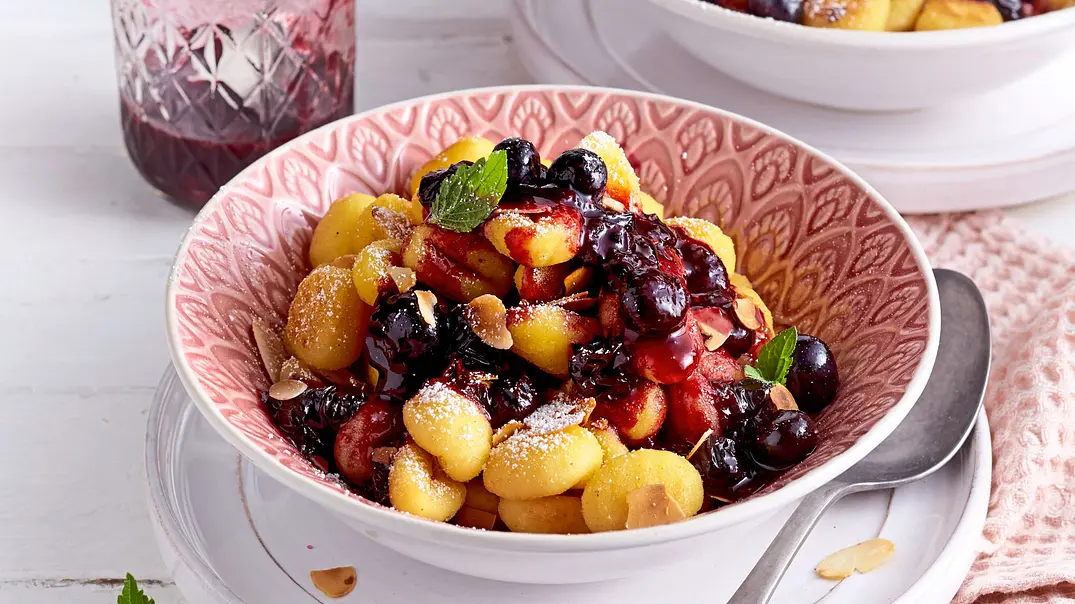 Voll süße Gnocchi mit Heidelbeeren Rezept - Foto: LECKER @ Bauer Media Group Voll süße Gnocchi mit Heidelbeeren Rezept - Foto: LECKER @ Bauer Media Group