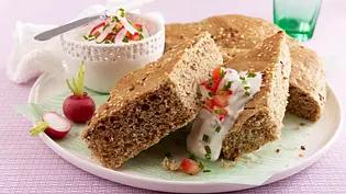 Vollkorn-Fladenbrot mit Frühlingsquark Rezept - Foto: LECKER @ Bauer Media Group Vollkorn-Fladenbrot mit Frühlingsquark Rezept - Foto: LECKER @ Bauer Media Group