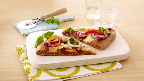 Vollkorn-Pizza Rezept - Foto: House of Food / Bauer Food Experts KG