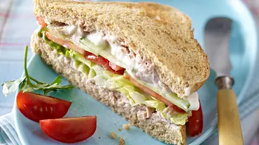 Vollkorn Sandwich mit Thunfischcreme Rezept - Foto: LECKER @ Bauer Media Group Vollkorn Sandwich mit Thunfischcreme Rezept - Foto: LECKER @ Bauer Media Group