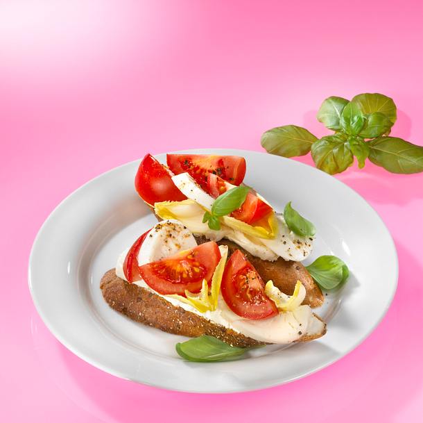 Vollkornbrötchen mit Tomate-Mozzarella Rezept