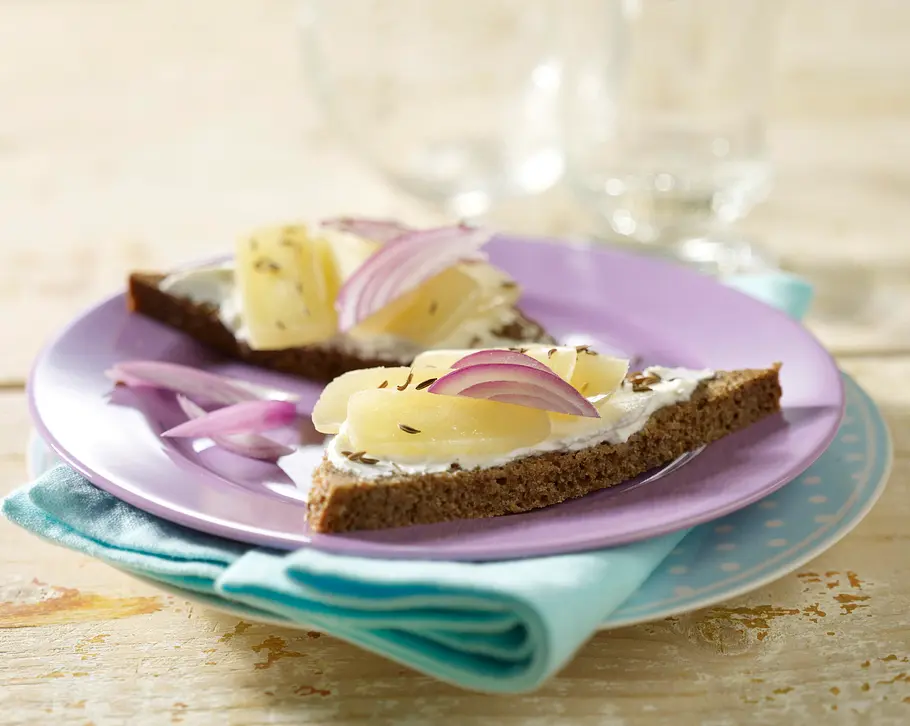 Vollkornbrot mit Harzer Käse Rezept