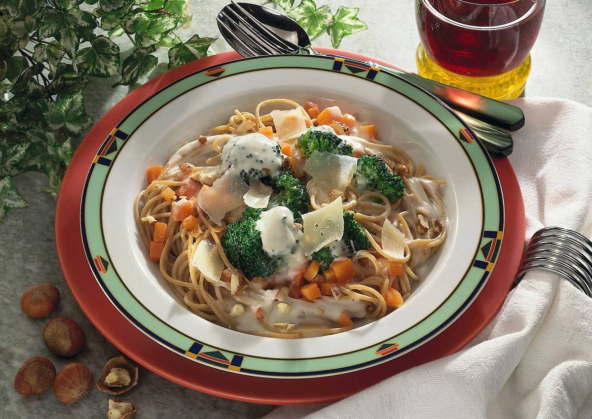 Vollkornspaghetti mit Broccoli-Möhren-Sahne-Soße Rezept