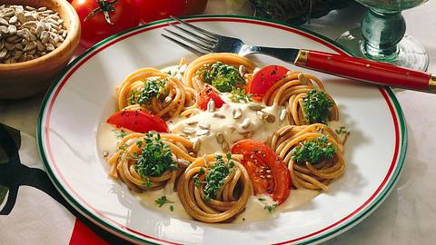 Vollkornspaghetti mit Käsesoße Rezept - Foto: Neckermann