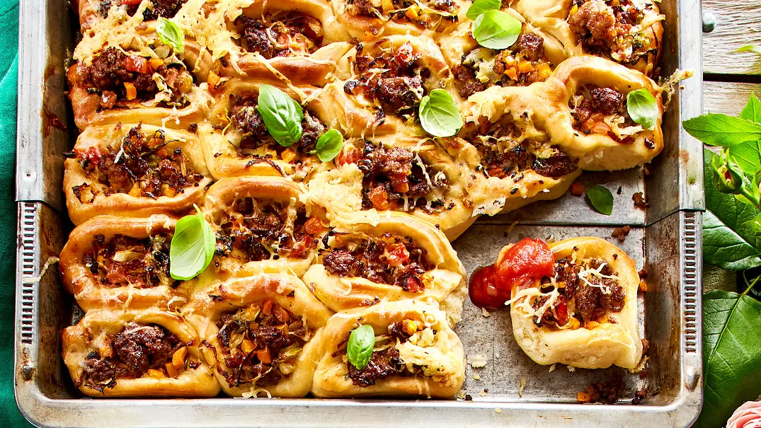 Wabenkuchen mit Hack Rezept - Foto: LECKER @ Bauer Media Group Wabenkuchen mit Hack Rezept - Foto: LECKER @ Bauer Media Group