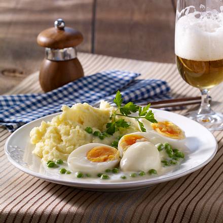 Wachsweiche Eier mit Erbsensoße und Kartoffelpüree Rezept
