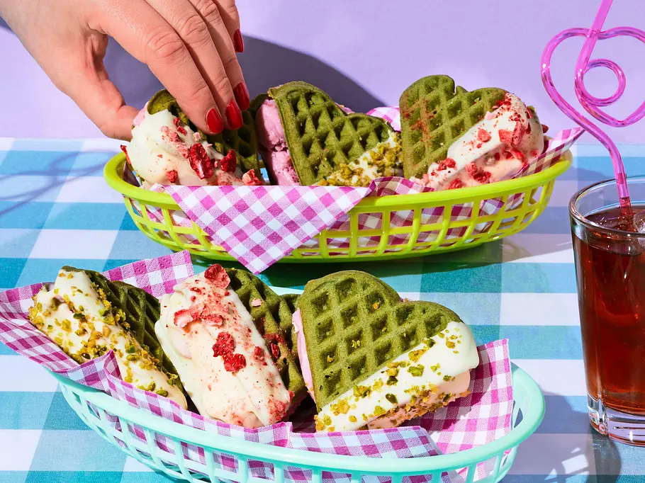 Waffel-Happen mit Erdbeereis Rezept Waffel-Happen mit Erdbeereis Rezept