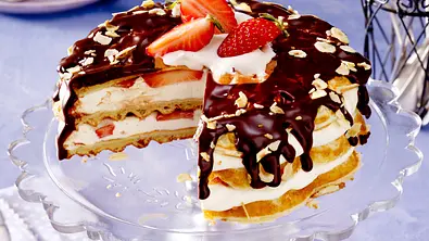 Waffeltorte mit Erdbeeren Rezept - Foto: LECKER @ Bauer Media Group