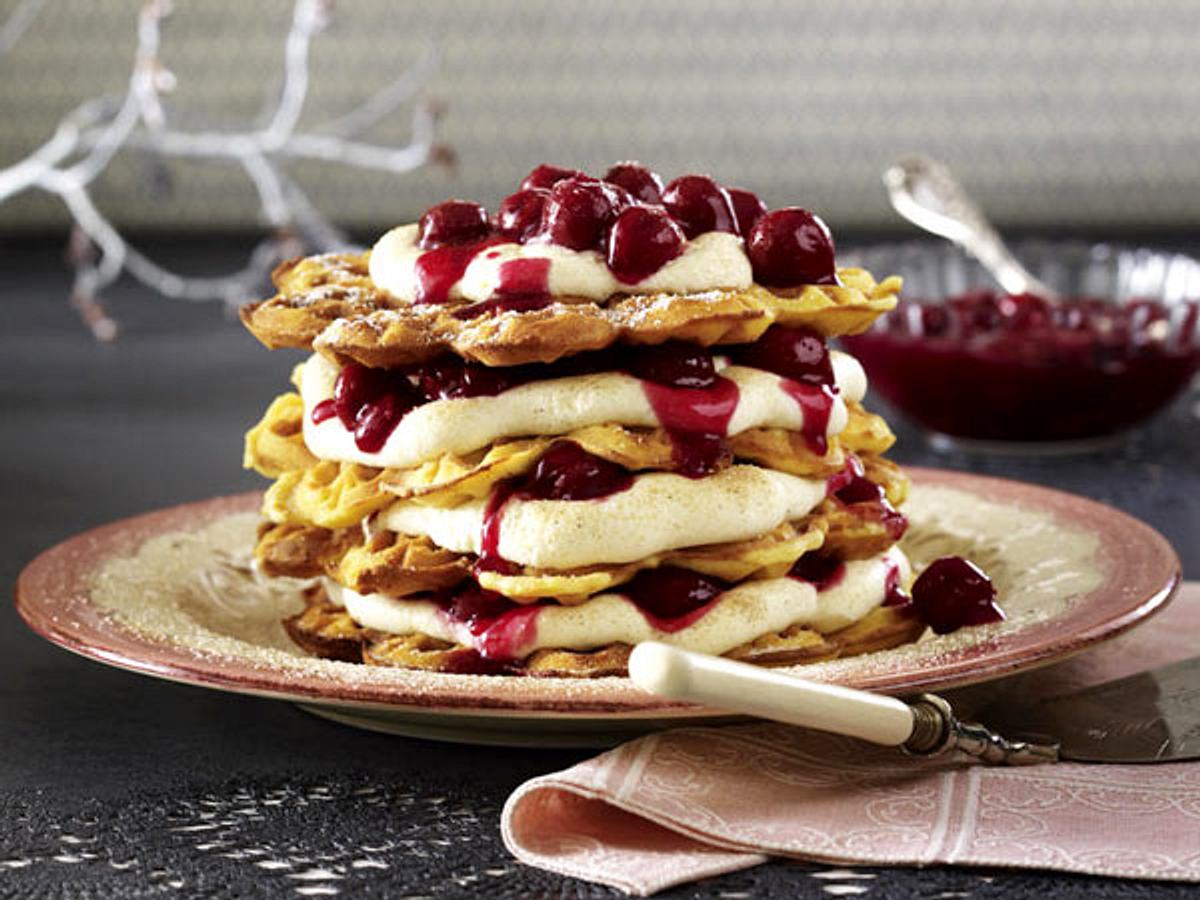 Waffeltorte mit Kirschen Rezept