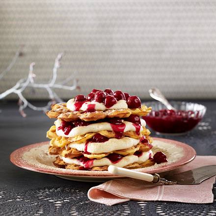 Waffeltorte mit Kirschen Rezept Waffeltorte mit Kirschen Rezept
