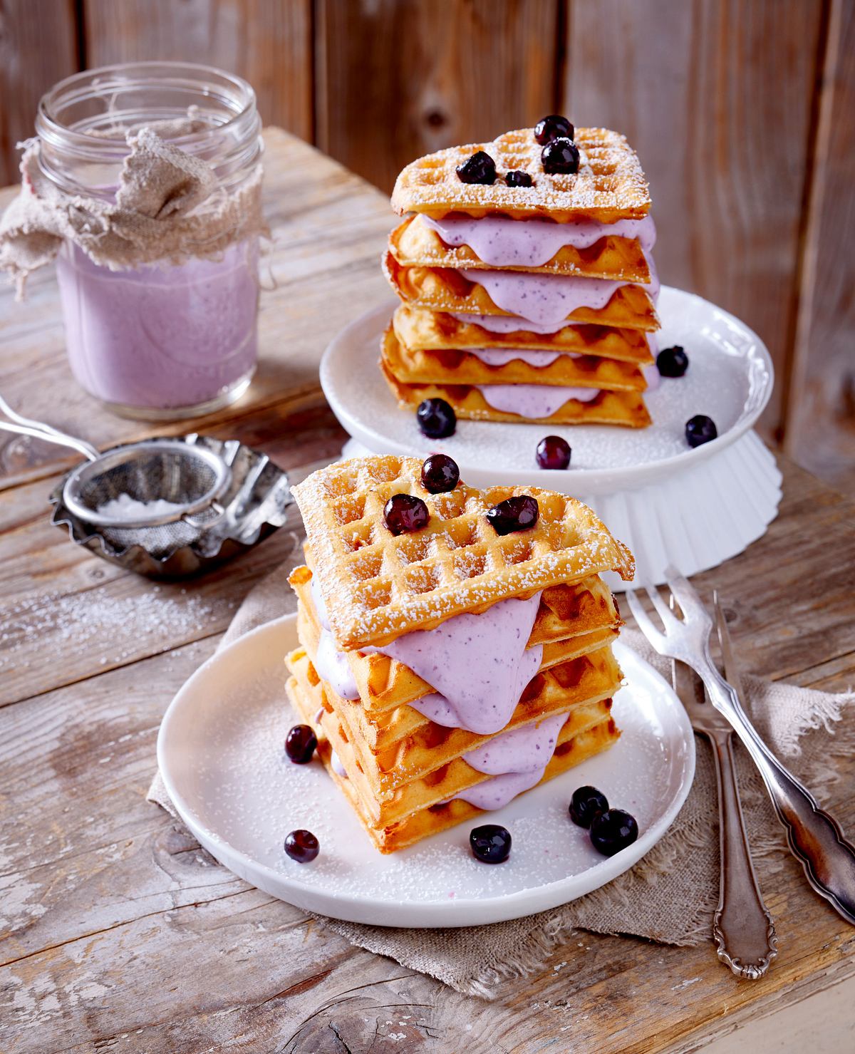 Waffeltürmchen mit Blaubeer-Mascarponecreme Rezept