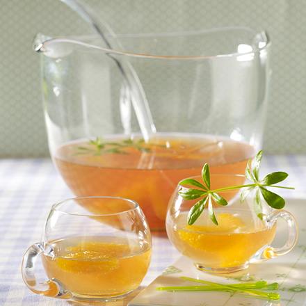 Waldmeister-Bowle mit Orangenfilets Rezept
