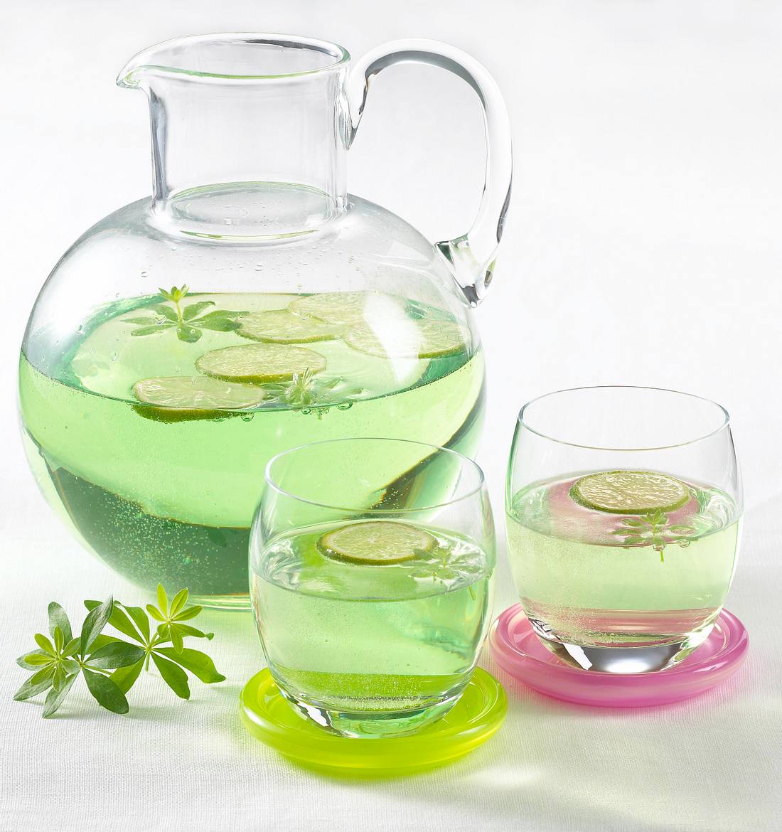 Waldmeister-Limetten-Bowle Rezept | LECKER