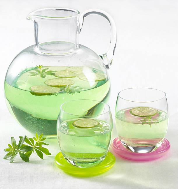 Waldmeister-Limetten-Bowle Rezept | LECKER