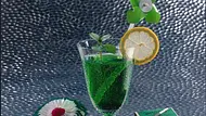 Waldmeister-Tonic mit Zitronenmelisse (ohne Alkohol) Rezept - Foto: Take Waldmeister-Tonic mit Zitronenmelisse (ohne Alkohol) Rezept - Foto: Take
