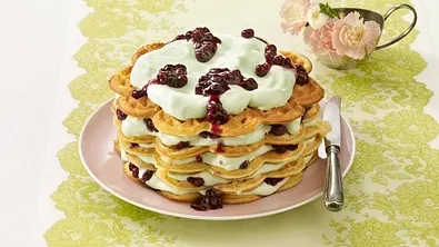 Waldmeister-Waffeltorte Rezept - Foto: LECKER @ Bauer Media Group