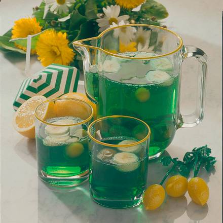 Waldmeisterbowle mit Mirabellen und Bananen Rezept