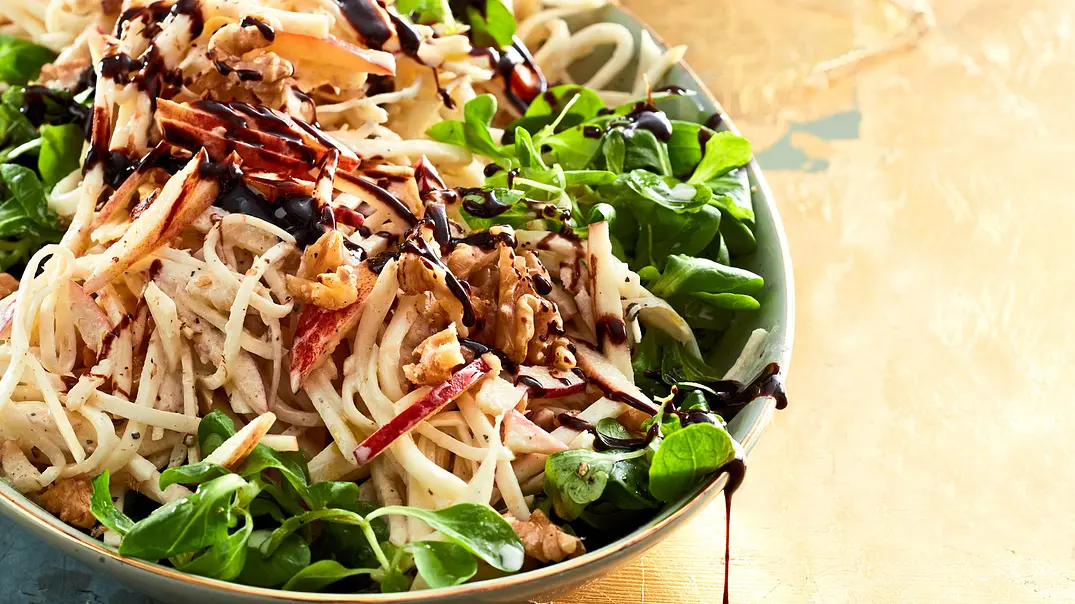 Waldorfsalat mit Crema di Cacao Rezept - Foto: LECKER @ Bauer Media Group Waldorfsalat mit Crema di Cacao Rezept - Foto: LECKER @ Bauer Media Group