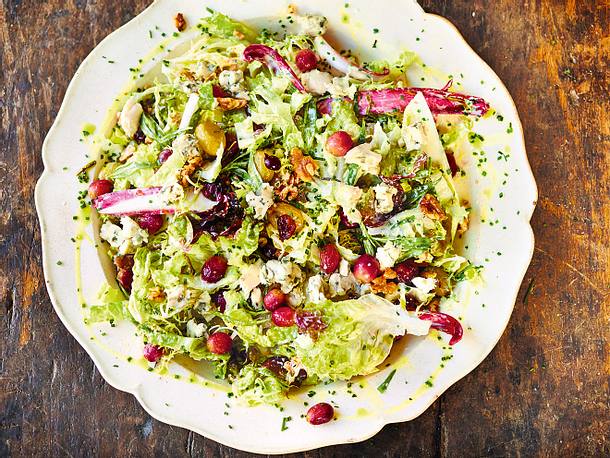 Waldorfsalat mit gerösteten Trauben Rezept Waldorfsalat mit gerösteten Trauben Rezept