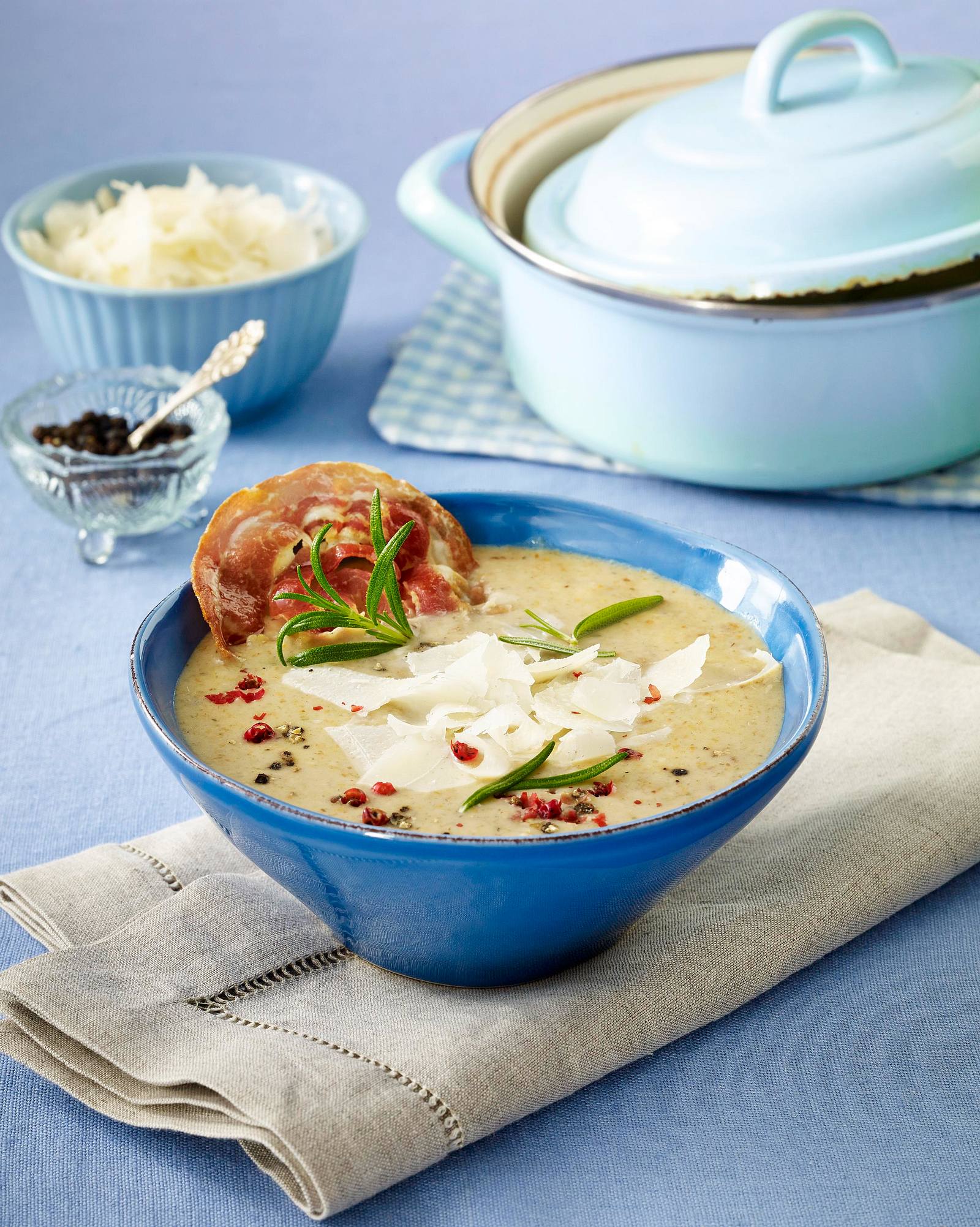 Waldpilzsuppe mit Pancetta-Chips Rezept | LECKER