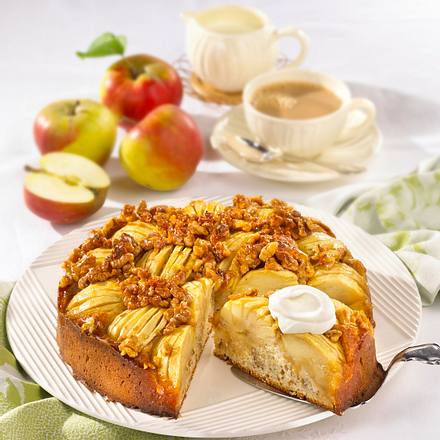 Walnuss-Apfel-Kuchen mit Calvados-Guss Rezept Walnuss-Apfel-Kuchen mit Calvados-Guss Rezept