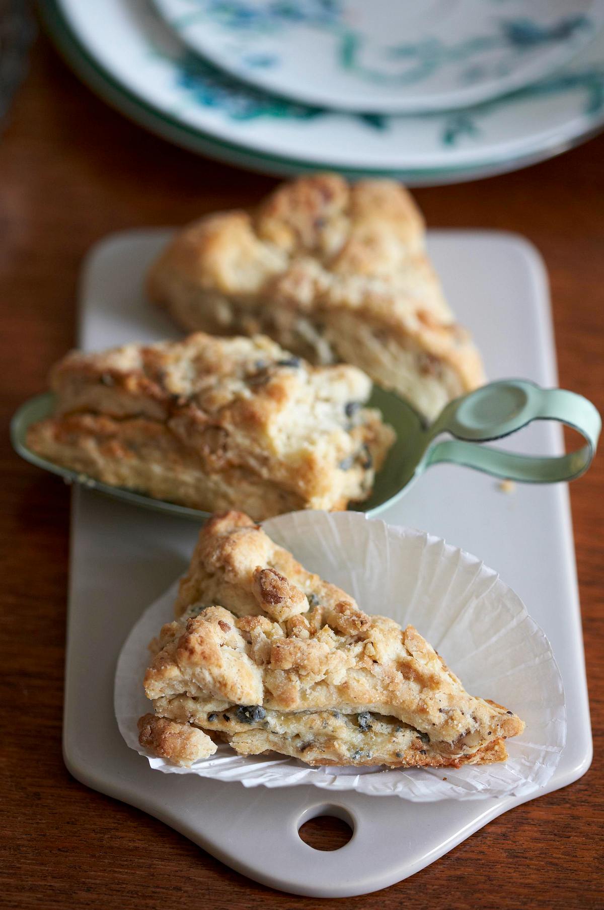 Walnuss-Biscuits mit Blauschimmelkäse Rezept