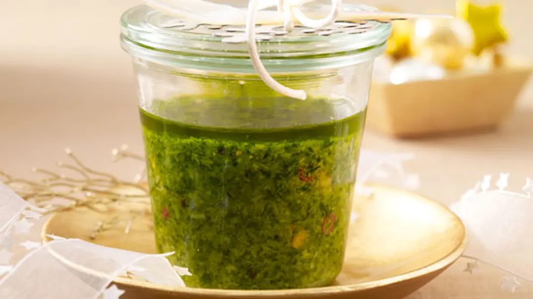 Walnuss-Chili-Pesto Rezept - Foto: LECKER @ Bauer Media Group Walnuss-Chili-Pesto Rezept - Foto: LECKER @ Bauer Media Group