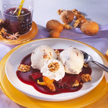 Walnuss-Eis auf Punschsoße Rezept Walnuss-Eis auf Punschsoße Rezept