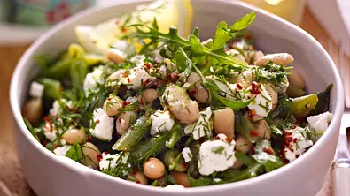 Warm Bean Salad mit Dill und Ziegenkäse Rezept - Foto: LECKER @ Bauer Media Group