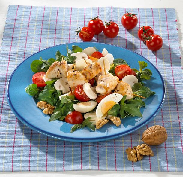Warme Hähnchenbrust auf Eier-Blattsalat Rezept Warme Hähnchenbrust auf Eier-Blattsalat Rezept