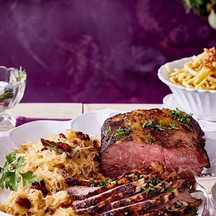 Warme Speisen nach dem Adventskranzbinden (Roastbeef, Schmorkohl und Spätzle) Rezept