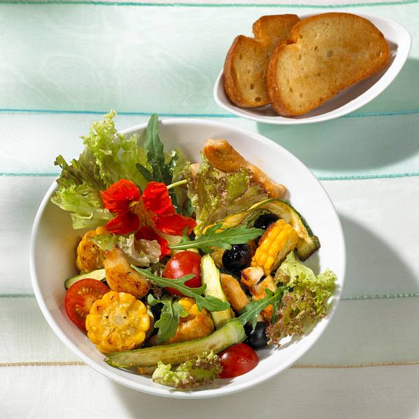 Warmer Hähnchensalat (mit Maiskolben) Rezept Warmer Hähnchensalat (mit Maiskolben) Rezept