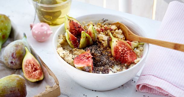 Warmer Hirseporridge mit Feigen und Dattelsirup Rezept Warmer Hirseporridge mit Feigen und Dattelsirup Rezept