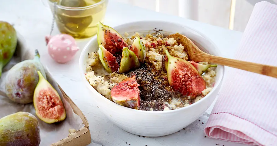 Warmer Hirseporridge mit Feigen und Dattelsirup Rezept Warmer Hirseporridge mit Feigen und Dattelsirup Rezept