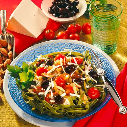 Warmer Nudel-Tomaten-Salat Rezept Warmer Nudel-Tomaten-Salat Rezept