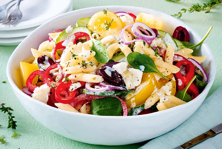 Warmer Nudelsalat mit Fetadressing Rezept Warmer Nudelsalat mit Fetadressing Rezept