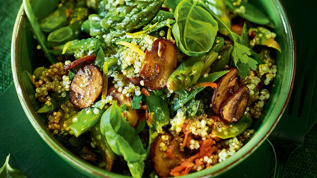 Warmer Quinoa-Spargel-Salat Rezept - Foto: LECKER @ Bauer Media Group Warmer Quinoa-Spargel-Salat Rezept - Foto: LECKER @ Bauer Media Group