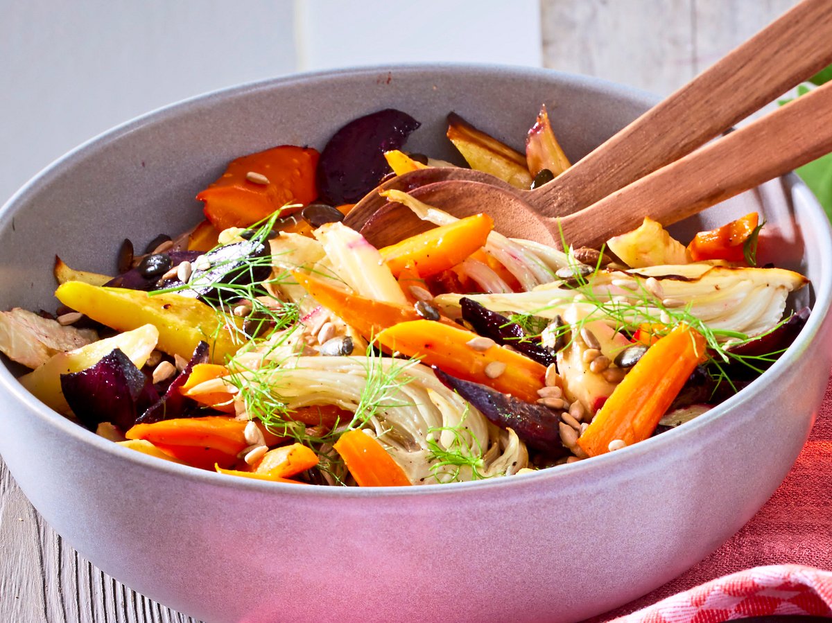 Warmer Wurzelgemüse-Salat mit Kerne-Crunch Rezept