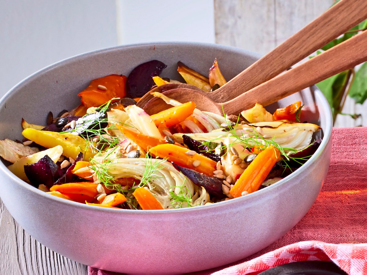 Warmer Wurzelgemüse-Salat mit Kerne-Crunch Rezept